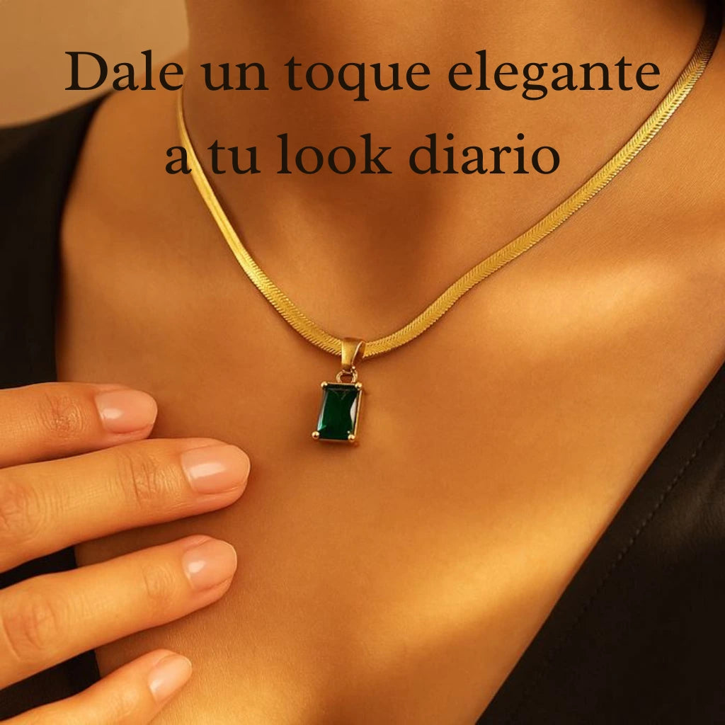 Collar dorado con cristal verde
